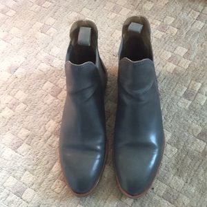 Everlane Chelsea boots